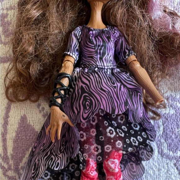 Ever After High Cedar Wood Spring Unsprung - Picture 2 of 3